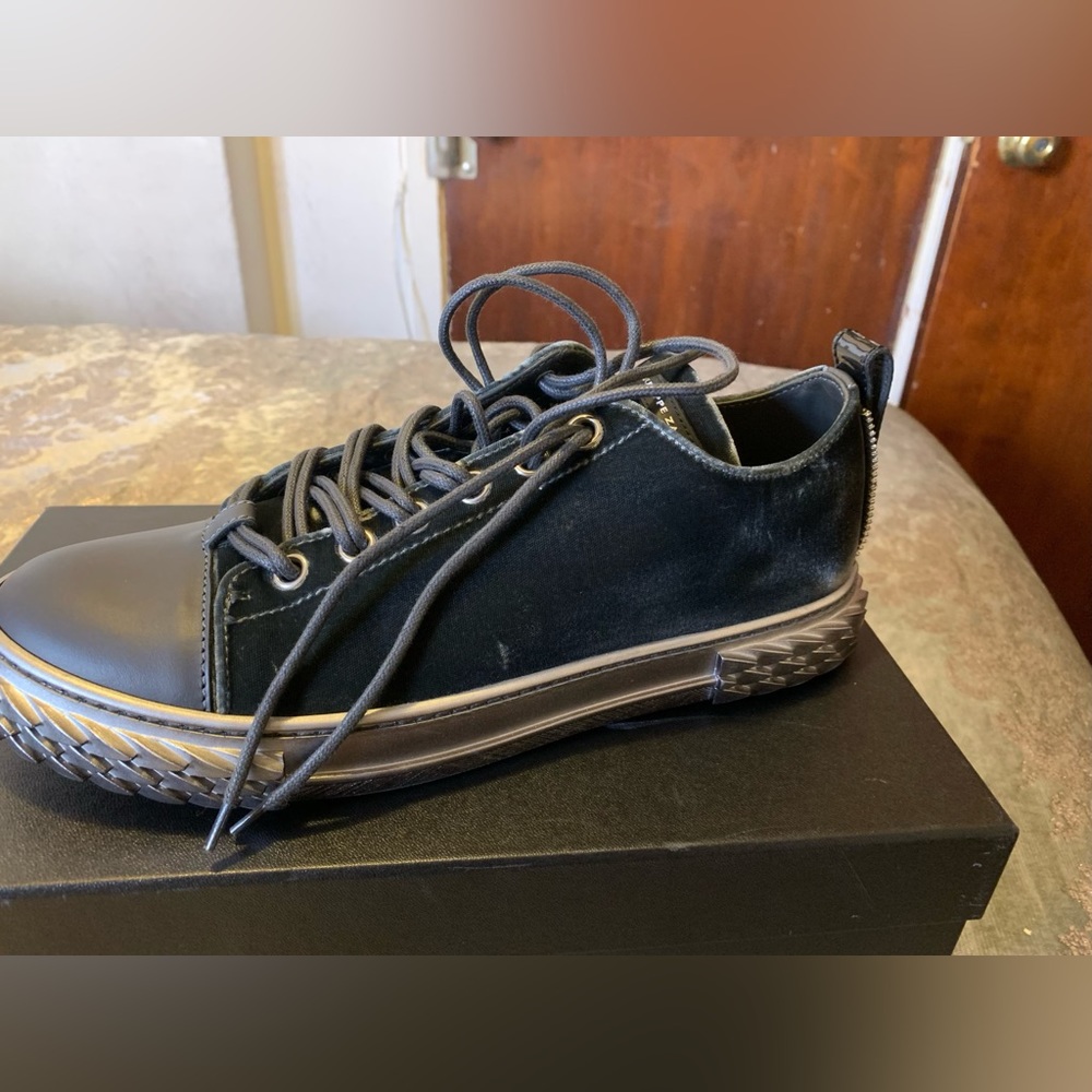 Like new Giuseppe men shoe